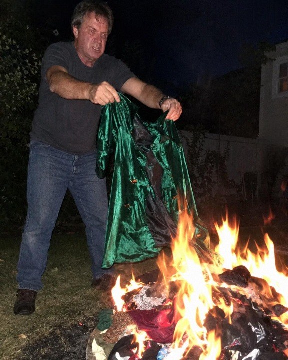 MY UNFAITHFUL FATHER TRIED TO BURN EVERY TRACE OF MY MOTHER BUT A SINGLE PACKAGE DELIVERED THE ULTIMATE REVENGE