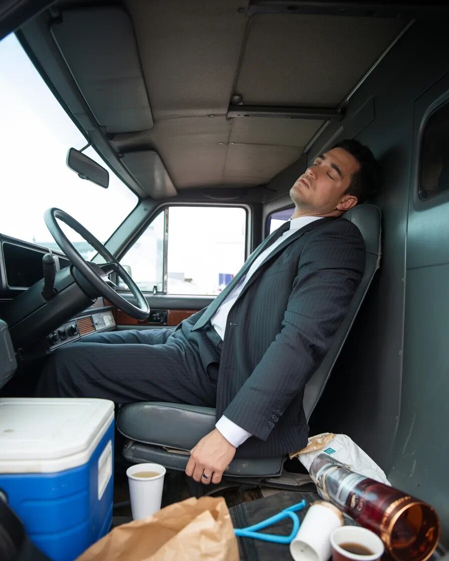 An Old, Poor Mechanic Found a Wealthy Man Sleeping in His Truck One Morning – ‘I Finally Found You,’ the Man Said