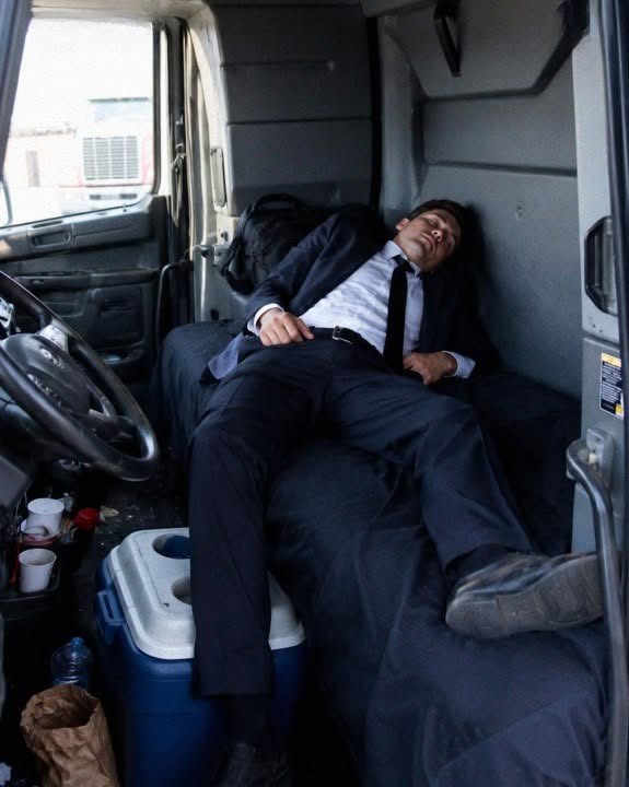An Elderly Mechanic Found a Wealthy Stranger Sleeping in His Truck One Morning – Then the Man Opened His Eyes and Whispered, “I Finally Found You”