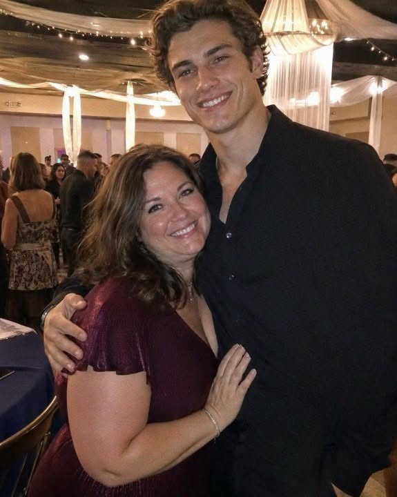 The Perfect Payback: I Hired a Handsome Actor for My 20-Year Reunion, but What Happened Next Shocked Everyone