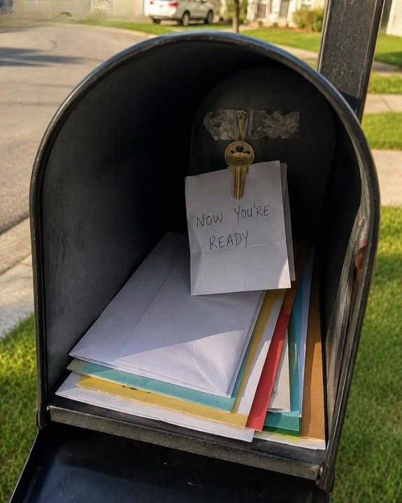 I FOUND A KEY TAPED TO THE BACK OF MY MAILBOX WITH A NOTE THAT SAID, “NOW YOU’RE READY” — WHEN I FINALLY DISCOVERED WHAT IT OPENED, MY LEGS GAVE OUT