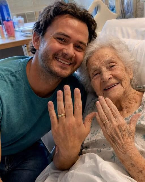 An elderly lady requested that I marry her as her last wish – After her passing, her attorney gave me her hospital bag and remarked, ‘She selected you for a reason.’