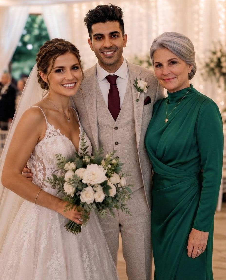 My Husband’s Aunt Hugged Me Before the Ceremony and Slipped a Key Into My Hand – ‘You’ll Need This Sooner than You Think’